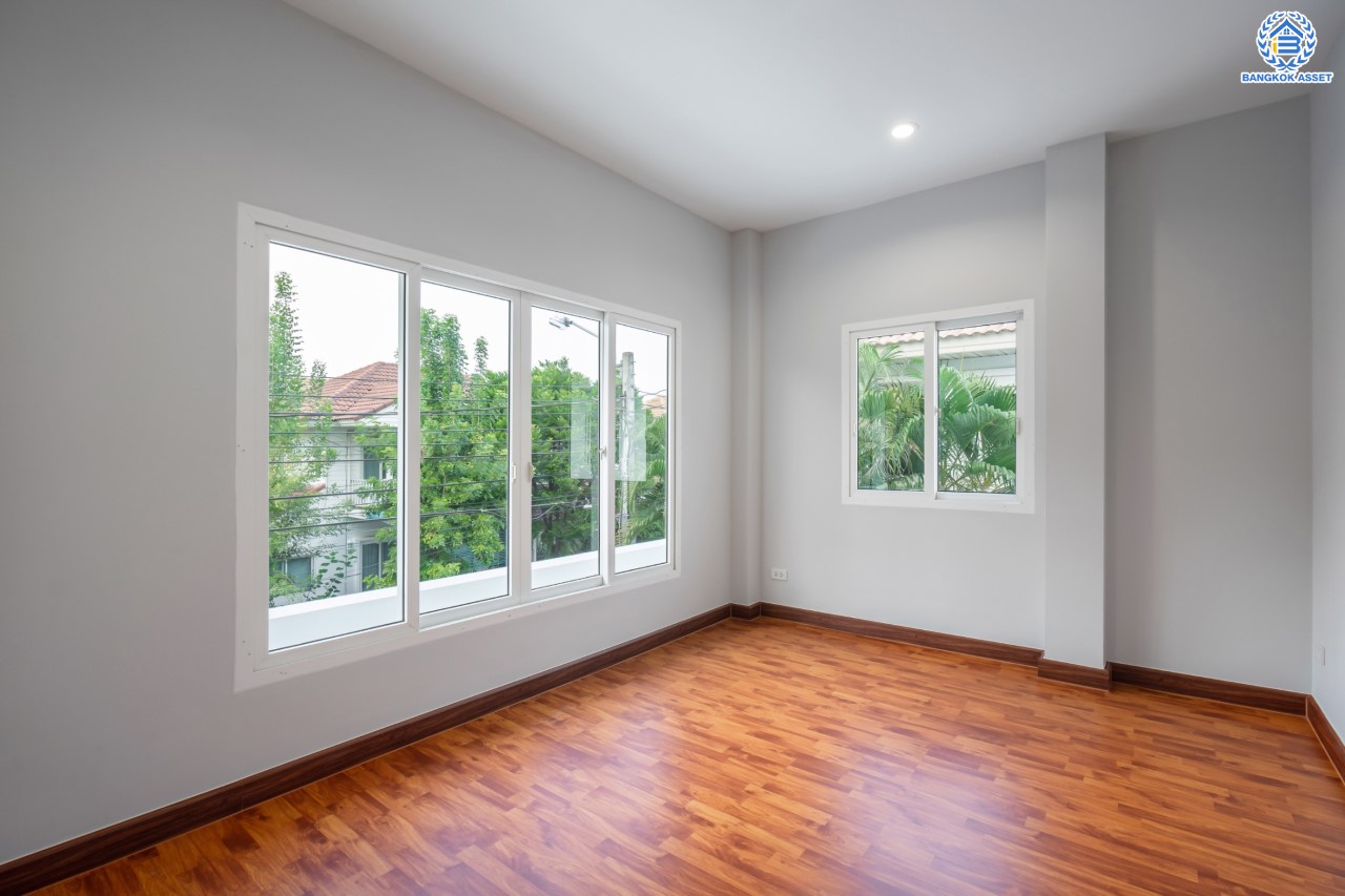 บ้านมือสองตกแต่งใหม่ ม.เพอร์เฟคเพลส1 ราชพฤกษ์ คุณภาพแบรนด์ Property Perfect เนื้อที่ 63.7 ตร.ว. บ้านเดี่ยวหลังใหญ่ ตอบโจทย์ทุกการอยู่อาศัย ฟังก์ชัน 3 ห้องนอน 3 ห้องน้ำ 2 ที่จอดรถ บนทำเลติดถนนราชพฤกษ์ ใกล้วงเวียนพระราม5 และรถไฟฟ้า "สถานีบางรักน้อยท่าอิฐ"